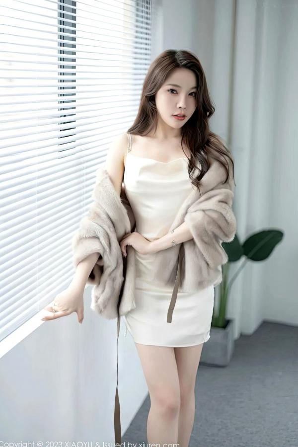    XiaoYu语画界-960-徐莉芝：纯白简约风奢华私房大片，演绎极致性感诱惑，高颜值女神皮草写真（2023.02.07）第9张图片
