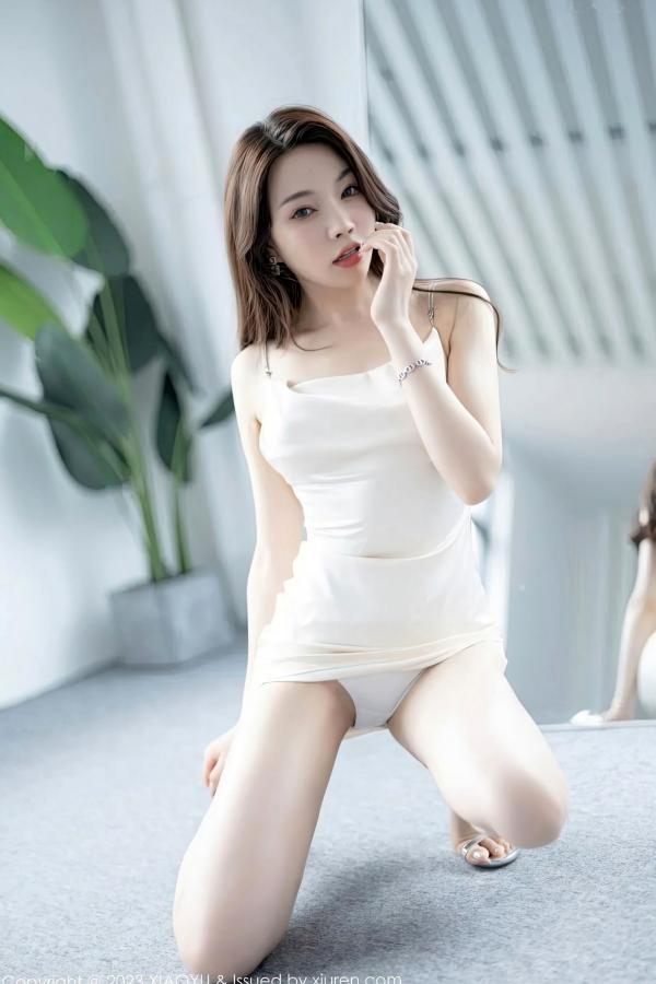    XiaoYu语画界-960-徐莉芝：纯白简约风奢华私房大片，演绎极致性感诱惑，高颜值女神皮草写真（2023.02.07）第21张图片