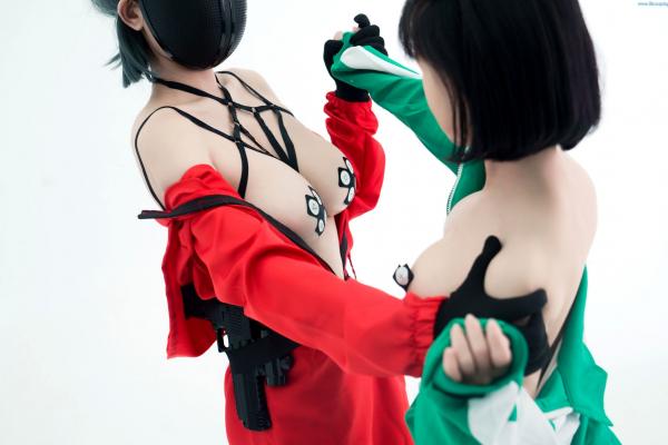    晕崽Zz-星澜是澜澜叫澜妹呀《鱿鱼游戏》Squid Game主题COS写真-居家运动服与守卫性感制服诱惑大尺度拍摄第35张图片