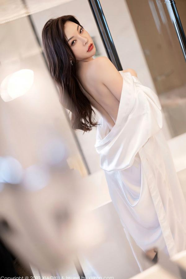    XiaoYu语画界-957-徐莉芝：室内私房写真，白色露肩紧身裙与超薄丝袜，展现绝美腿部曲线与优雅性感风情-2023.02.02第58张图片