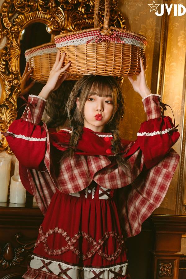    JVID-啾啾-啾啾の奇妙な冒険-小紅帽小公主-角色扮演童话风复古写真-No.604第16张图片