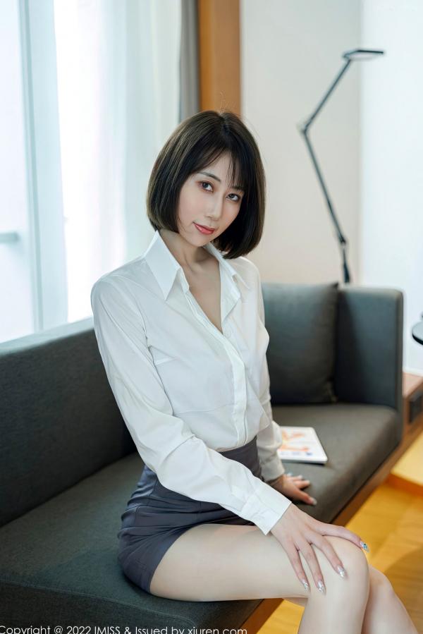    IMiss爱蜜社 709 瑞妤私房照：白衬衫灰短裙职场OL风，紫色内衣配肉丝美腿，演绎冷艳性感诱惑第4张图片