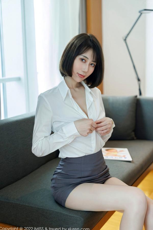    IMiss爱蜜社 709 瑞妤私房照：白衬衫灰短裙职场OL风，紫色内衣配肉丝美腿，演绎冷艳性感诱惑第5张图片