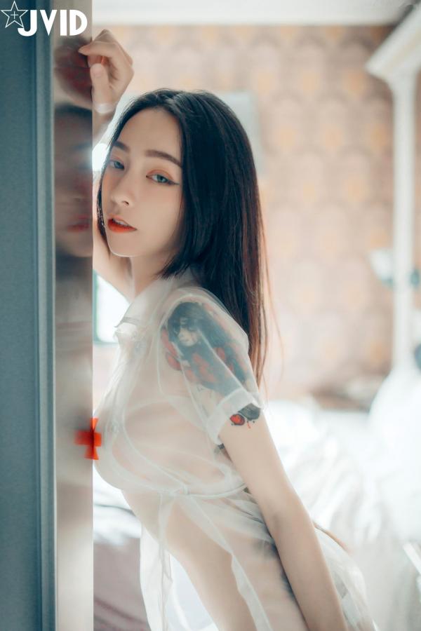    JVID-飘飘-御姐-看护黑皮衣：冷艳御姐的大尺度私房写真，黑色皮革束缚套装与透视制服角色扮演，勾魂摄魄的视觉盛宴第31张图片