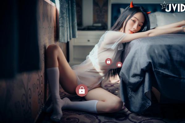    JVID-飘飘-御姐-看护黑皮衣：冷艳御姐的大尺度私房写真，黑色皮革束缚套装与透视制服角色扮演，勾魂摄魄的视觉盛宴第64张图片