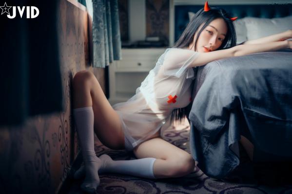    JVID-飘飘-御姐-看护黑皮衣：冷艳御姐的大尺度私房写真，黑色皮革束缚套装与透视制服角色扮演，勾魂摄魄的视觉盛宴第65张图片