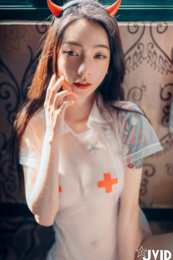    JVID-飘飘-御姐-看护黑皮衣：冷艳御姐的大尺度私房写真，黑色皮革束缚套装与透视制服角色扮演，勾魂摄魄的视觉盛宴第67张图片