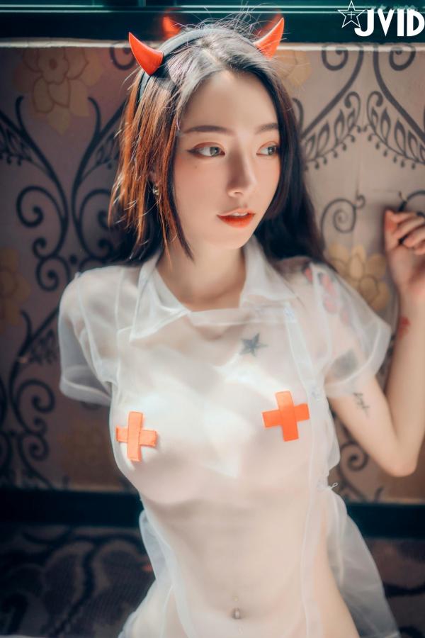    JVID-飘飘-御姐-看护黑皮衣：冷艳御姐的大尺度私房写真，黑色皮革束缚套装与透视制服角色扮演，勾魂摄魄的视觉盛宴第68张图片