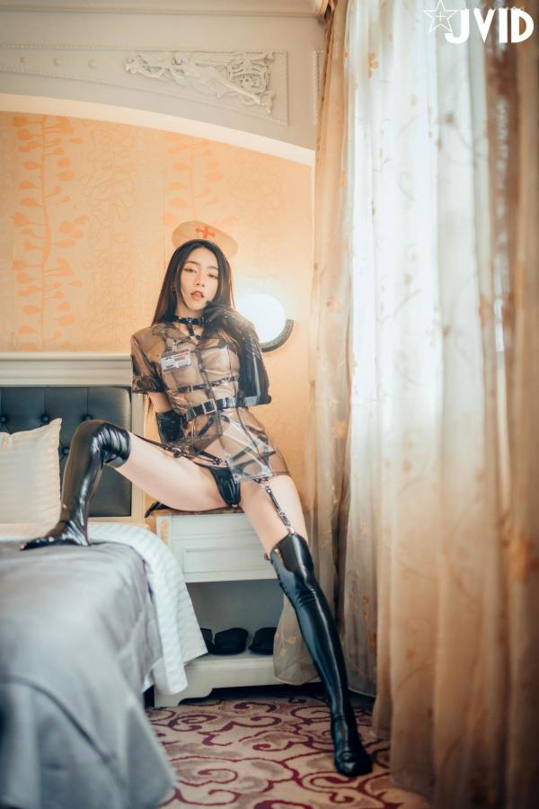    JVID-飘飘-御姐-看护黑皮衣：冷艳御姐的大尺度私房写真，黑色皮革束缚套装与透视制服角色扮演，勾魂摄魄的视觉盛宴第72张图片