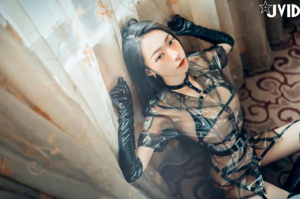    JVID-飘飘-御姐-看护黑皮衣：冷艳御姐的大尺度私房写真，黑色皮革束缚套装与透视制服角色扮演，勾魂摄魄的视觉盛宴第83张图片