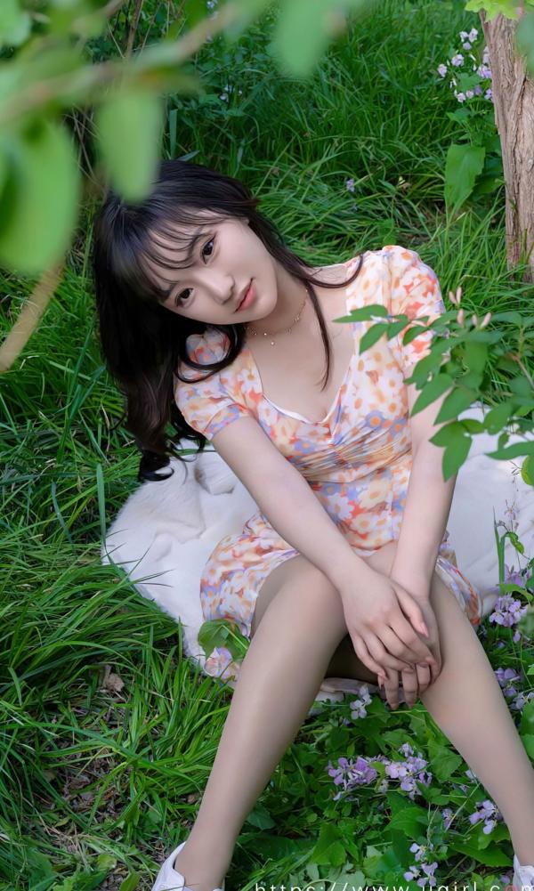    UGirls尤果合辑-2638-《更好的我们》：欣凌性感私房街拍写真，呈现多面诱惑与绝美气质女神高清套图第10张图片