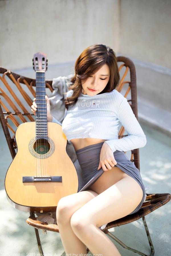    MyGirl美媛馆600期：绮里嘉Ula长三角户外写真，吉他少女演绎灰衫灰裙的极致诱惑，展现凹凸有致身段与绝美风情，无圣光大尺度私房呈现第14张图片