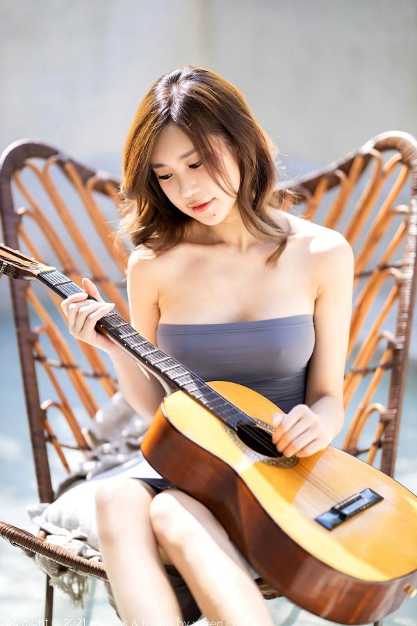    MyGirl美媛馆600期：绮里嘉Ula长三角户外写真，吉他少女演绎灰衫灰裙的极致诱惑，展现凹凸有致身段与绝美风情，无圣光大尺度私房呈现第46张图片