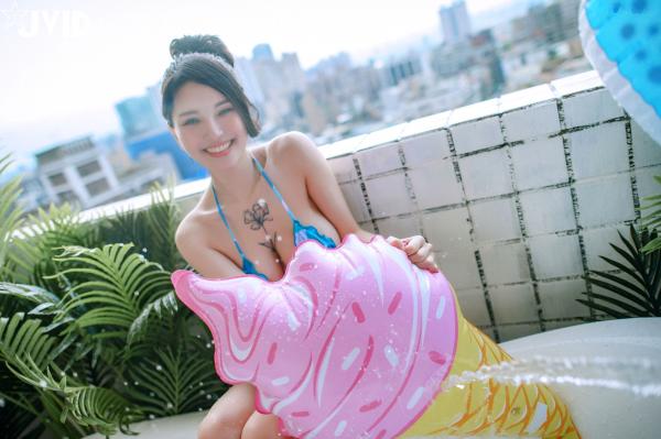    JVID-俄罗斯公主：超性感比基尼私房写真，户外泳池湿身诱惑，浴缸大尺度出镜，展现极品火辣身材与迷人气质第41张图片