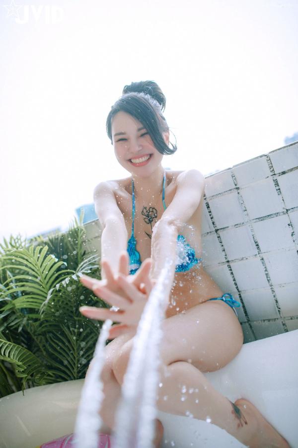    JVID-俄罗斯公主：超性感比基尼私房写真，户外泳池湿身诱惑，浴缸大尺度出镜，展现极品火辣身材与迷人气质第43张图片