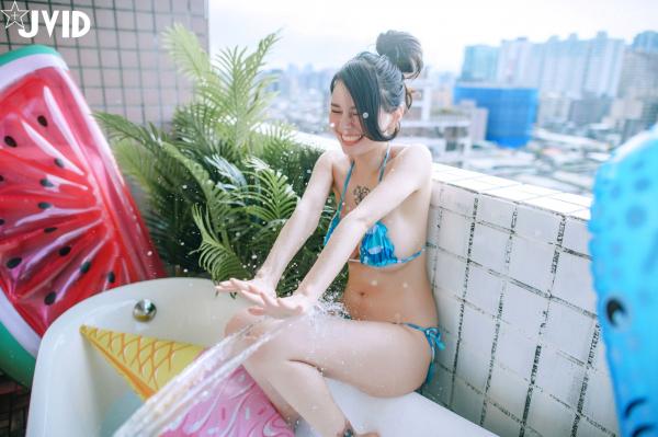    JVID-俄罗斯公主：超性感比基尼私房写真，户外泳池湿身诱惑，浴缸大尺度出镜，展现极品火辣身材与迷人气质第44张图片