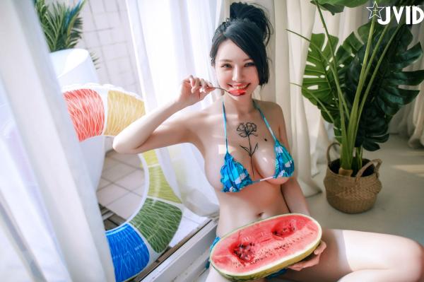    JVID-俄罗斯公主：超性感比基尼私房写真，户外泳池湿身诱惑，浴缸大尺度出镜，展现极品火辣身材与迷人气质第91张图片