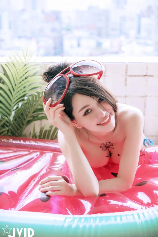    JVID-俄罗斯公主：超性感比基尼私房写真，户外泳池湿身诱惑，浴缸大尺度出镜，展现极品火辣身材与迷人气质第129张图片