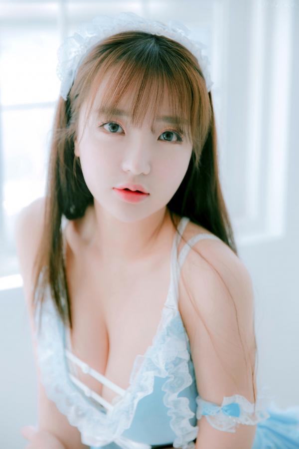    韩国美女孙乐乐Son Ye-Eun换装秀：清纯女仆装与简约针织裙私房照，展现极致纯欲清新女神风采，绝美视觉盛宴第3张图片