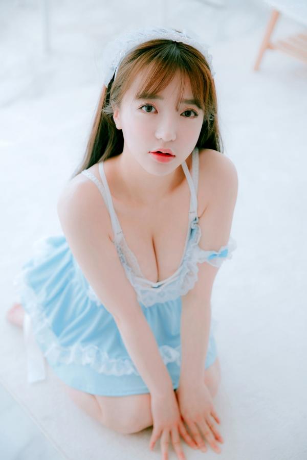    韩国美女孙乐乐Son Ye-Eun换装秀：清纯女仆装与简约针织裙私房照，展现极致纯欲清新女神风采，绝美视觉盛宴第20张图片