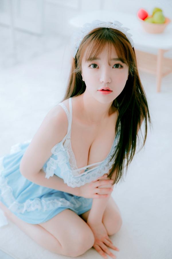    韩国美女孙乐乐Son Ye-Eun换装秀：清纯女仆装与简约针织裙私房照，展现极致纯欲清新女神风采，绝美视觉盛宴第24张图片