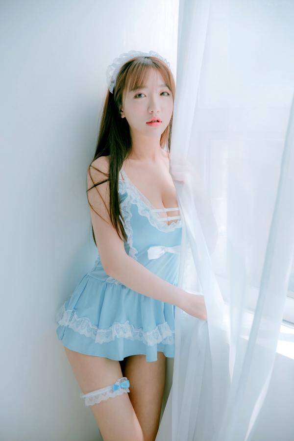    韩国美女孙乐乐Son Ye-Eun换装秀：清纯女仆装与简约针织裙私房照，展现极致纯欲清新女神风采，绝美视觉盛宴第31张图片