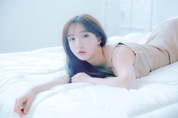    韩国美女孙乐乐Son Ye-Eun换装秀：清纯女仆装与简约针织裙私房照，展现极致纯欲清新女神风采，绝美视觉盛宴第60张图片