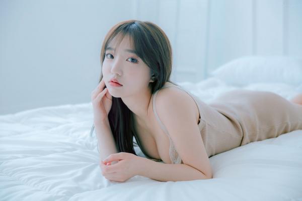    韩国美女孙乐乐Son Ye-Eun换装秀：清纯女仆装与简约针织裙私房照，展现极致纯欲清新女神风采，绝美视觉盛宴第61张图片