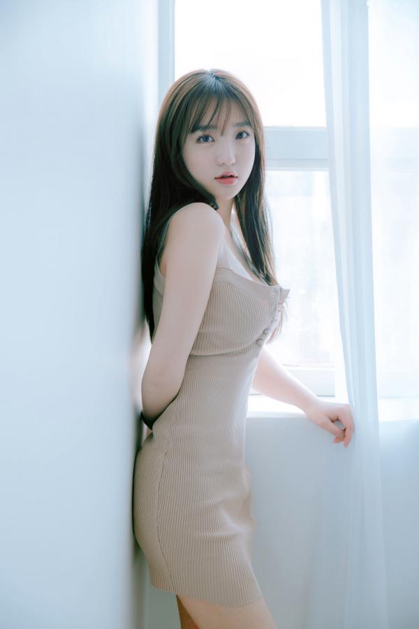    韩国美女孙乐乐Son Ye-Eun换装秀：清纯女仆装与简约针织裙私房照，展现极致纯欲清新女神风采，绝美视觉盛宴第71张图片