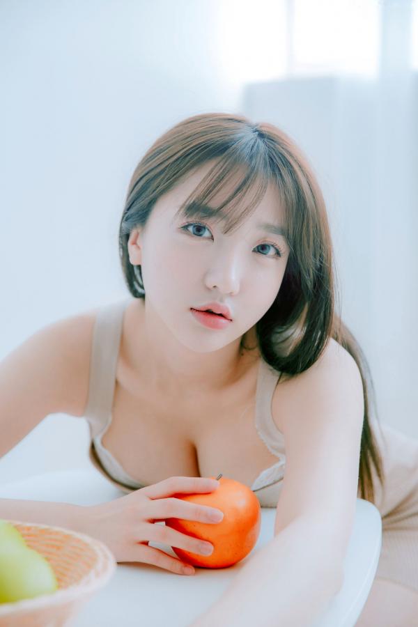   韩国美女孙乐乐Son Ye-Eun换装秀：清纯女仆装与简约针织裙私房照，展现极致纯欲清新女神风采，绝美视觉盛宴第74张图片