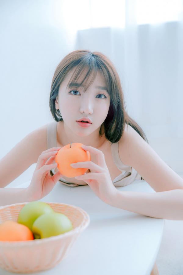    韩国美女孙乐乐Son Ye-Eun换装秀：清纯女仆装与简约针织裙私房照，展现极致纯欲清新女神风采，绝美视觉盛宴第76张图片