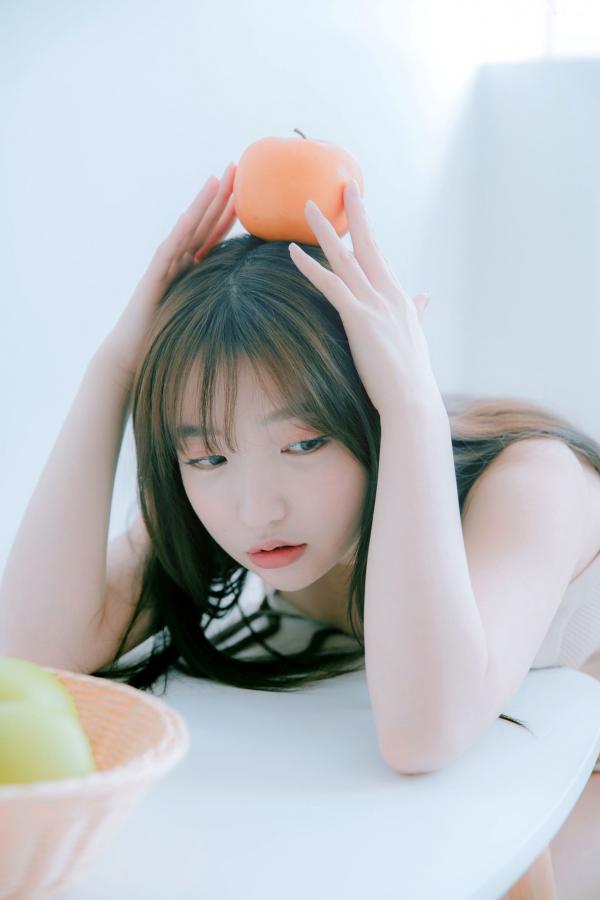   韩国美女孙乐乐Son Ye-Eun换装秀：清纯女仆装与简约针织裙私房照，展现极致纯欲清新女神风采，绝美视觉盛宴第81张图片