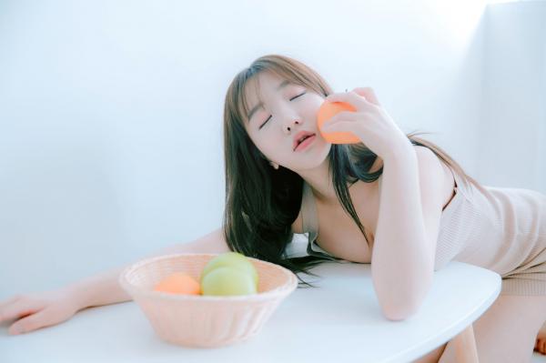    韩国美女孙乐乐Son Ye-Eun换装秀：清纯女仆装与简约针织裙私房照，展现极致纯欲清新女神风采，绝美视觉盛宴第84张图片