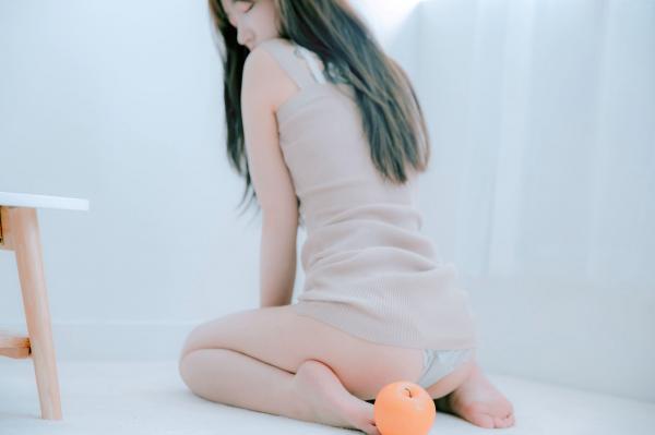    韩国美女孙乐乐Son Ye-Eun换装秀：清纯女仆装与简约针织裙私房照，展现极致纯欲清新女神风采，绝美视觉盛宴第89张图片