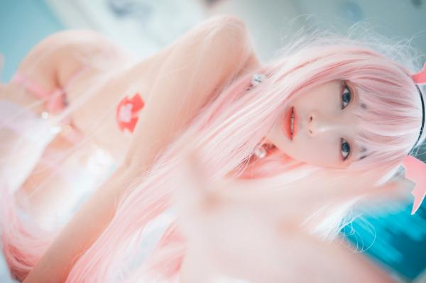    韩国美女HaNari-하나리粉红魅魔主题私房写真，梦幻粉发诱惑Cosplay大尺度，极致身材展现，居家私密空间里的妖冶女神，性感魅魔造型撩人上线第36张图片
