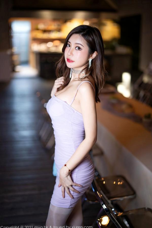    美媛馆绮里嘉Ula：紫色吊带紧身短裙搭配白丝，杭州旅拍夜色下的性感御姐风情与优雅诱惑第3张图片