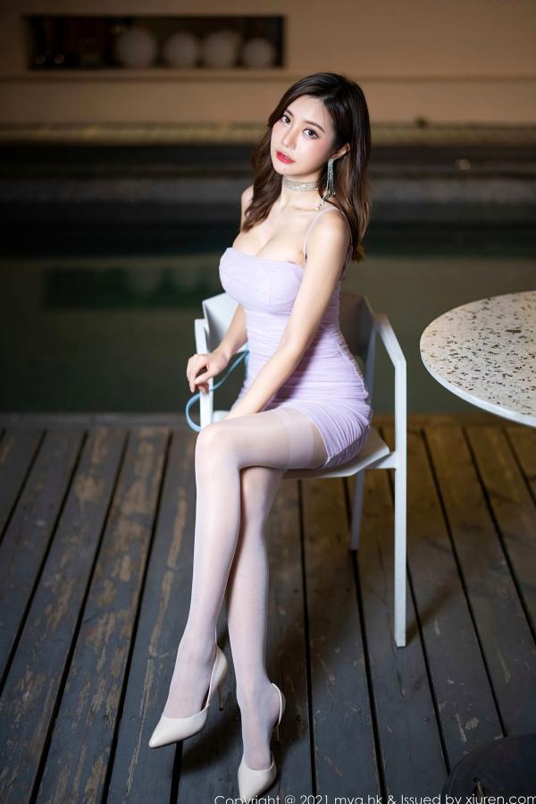    美媛馆绮里嘉Ula：紫色吊带紧身短裙搭配白丝，杭州旅拍夜色下的性感御姐风情与优雅诱惑第11张图片