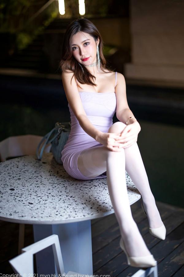    美媛馆绮里嘉Ula：紫色吊带紧身短裙搭配白丝，杭州旅拍夜色下的性感御姐风情与优雅诱惑第30张图片