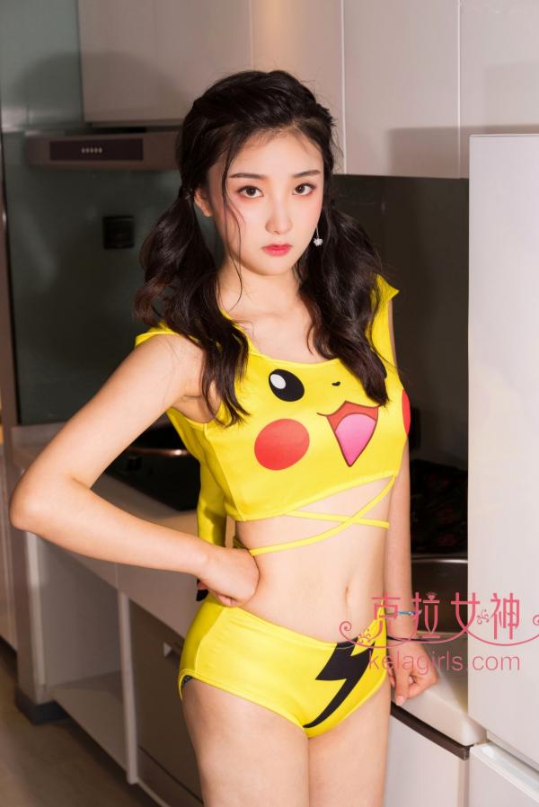    《KelaGirls克拉女神》馨馨《伦家萌萌哒》皮卡丘主题写真，灵动双马尾居家角色扮演，元气少女心动呈现第5张图片