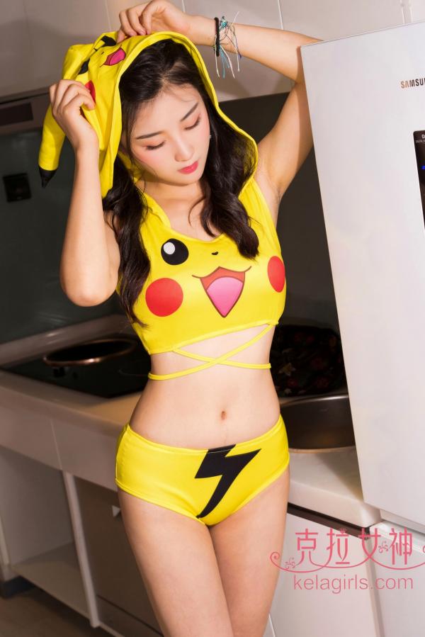    《KelaGirls克拉女神》馨馨《伦家萌萌哒》皮卡丘主题写真，灵动双马尾居家角色扮演，元气少女心动呈现第8张图片