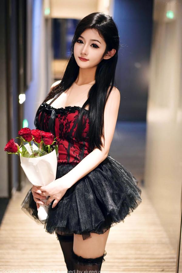    YouMi尤蜜荟991：谭小灵酒店玫瑰浪漫私房写真，黑色丝袜演绎极致性感与诱惑（2023.10.10）第2张图片