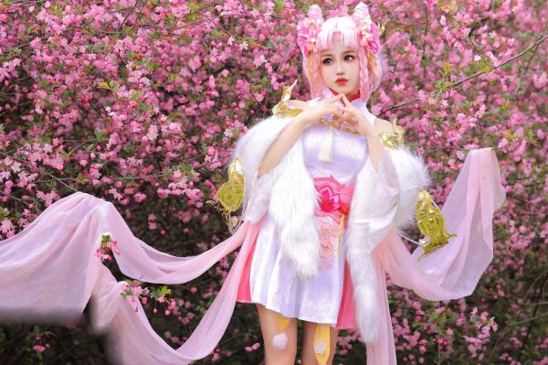    桃暖酱-王者荣耀嫦娥Cosplay花海唯美写真，绝美古风诱惑大尺度套图第1张图片