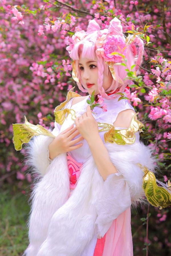    桃暖酱-王者荣耀嫦娥Cosplay花海唯美写真，绝美古风诱惑大尺度套图第2张图片