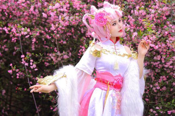    桃暖酱-王者荣耀嫦娥Cosplay花海唯美写真，绝美古风诱惑大尺度套图第3张图片