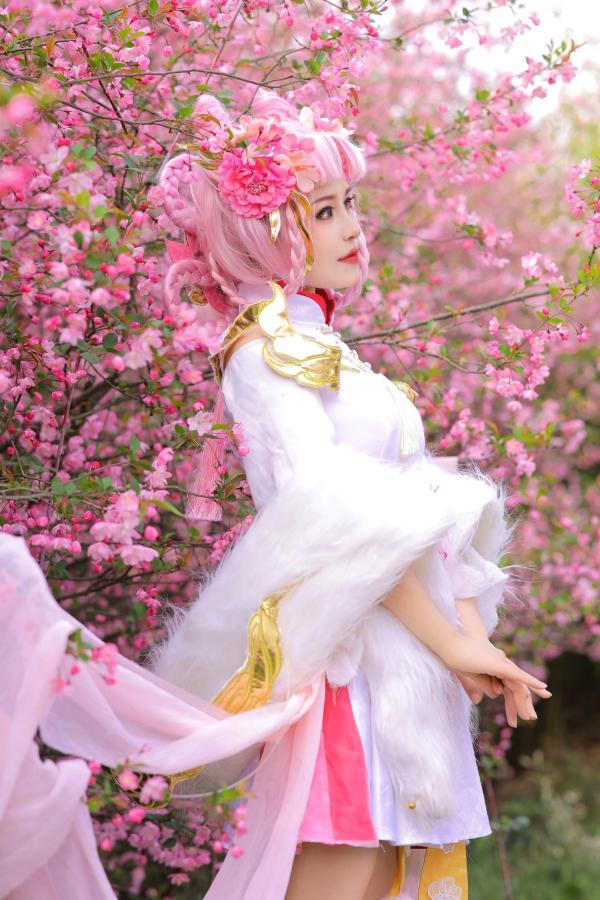    桃暖酱-王者荣耀嫦娥Cosplay花海唯美写真，绝美古风诱惑大尺度套图第11张图片