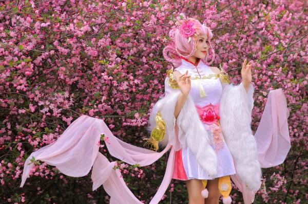    桃暖酱-王者荣耀嫦娥Cosplay花海唯美写真，绝美古风诱惑大尺度套图第12张图片