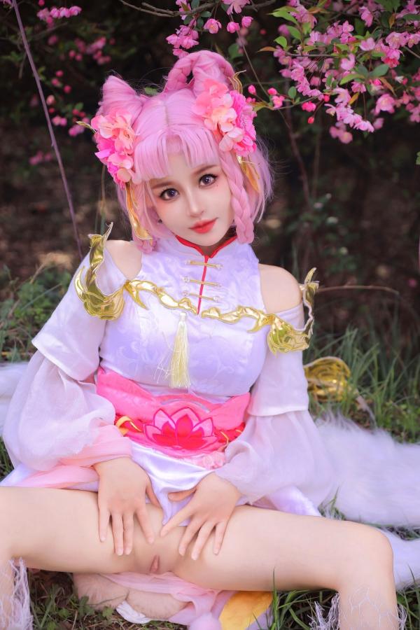    桃暖酱-王者荣耀嫦娥Cosplay花海唯美写真，绝美古风诱惑大尺度套图第26张图片