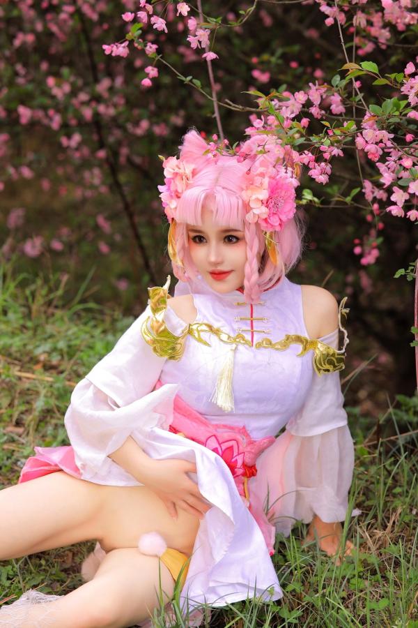    桃暖酱-王者荣耀嫦娥Cosplay花海唯美写真，绝美古风诱惑大尺度套图第32张图片