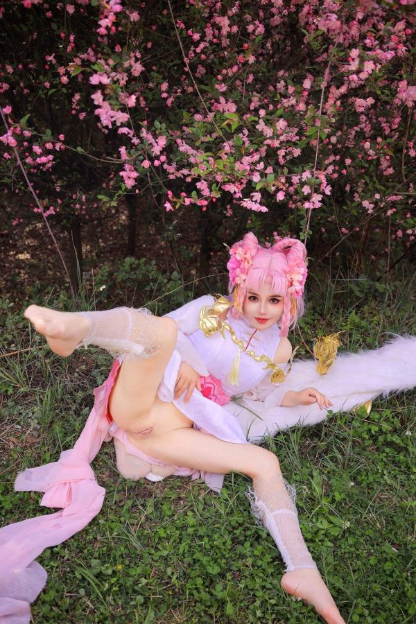    桃暖酱-王者荣耀嫦娥Cosplay花海唯美写真，绝美古风诱惑大尺度套图第36张图片