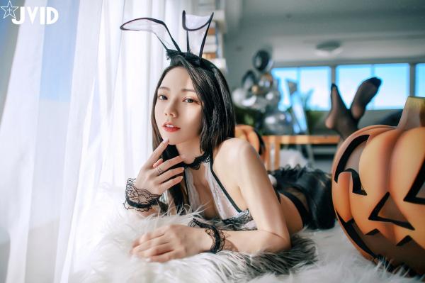    JVID啾啾万圣节特辑：性感小恶魔cosplay制服诱惑，蕾丝内衣搭配黑色丝袜，打造魅力节日写真第37张图片